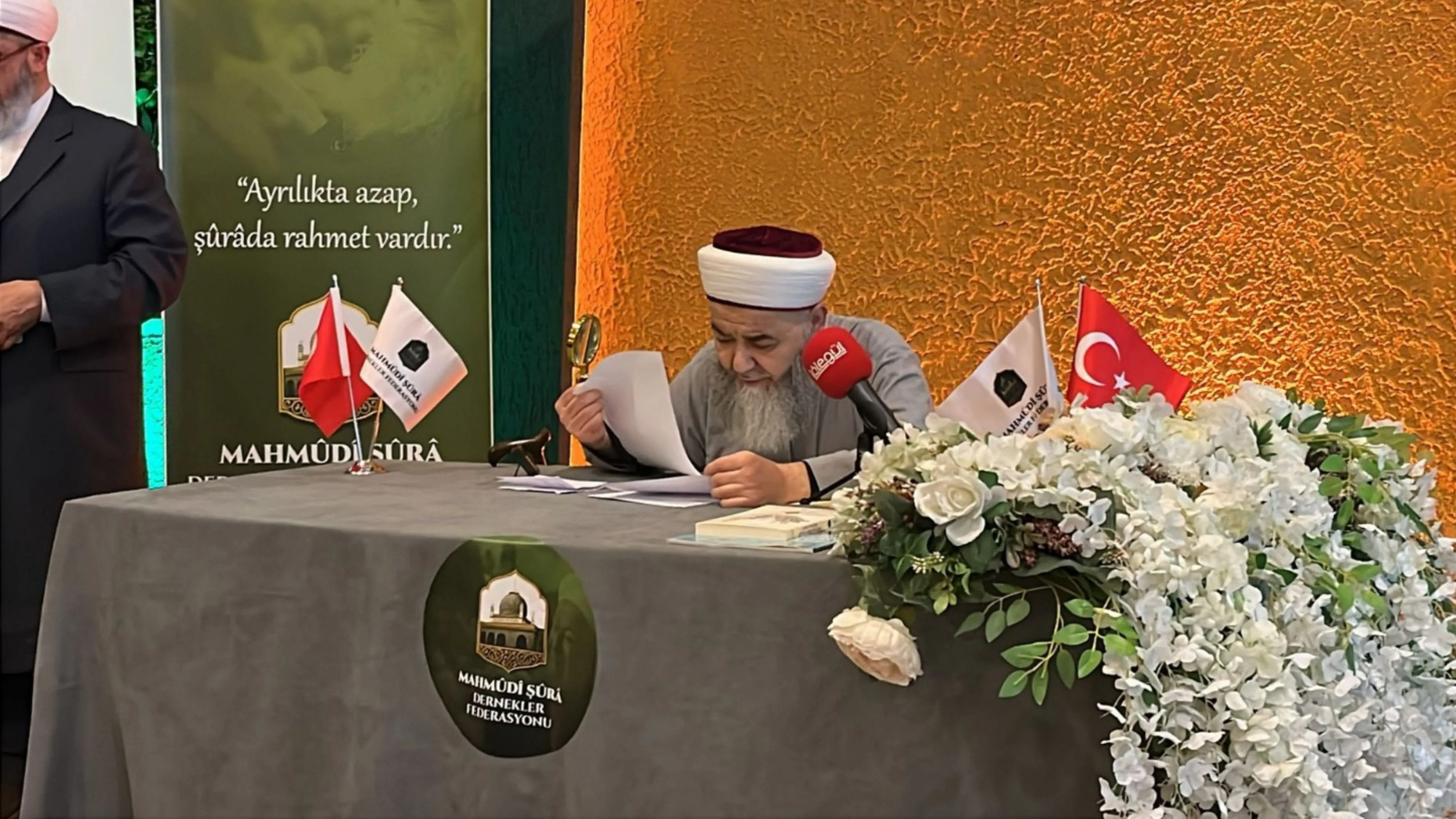 Cübbeli Ahmet Hoca Rize'de anma törenine katıldı