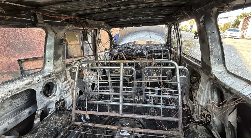 Samsun'da park halinde alev alan hafif ticari araç kullanılamaz hale geldi