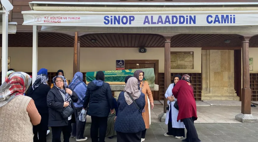 Sinop'ta çöp kamyonunun çarptığı kadın toprağa verildi; şoför serbest