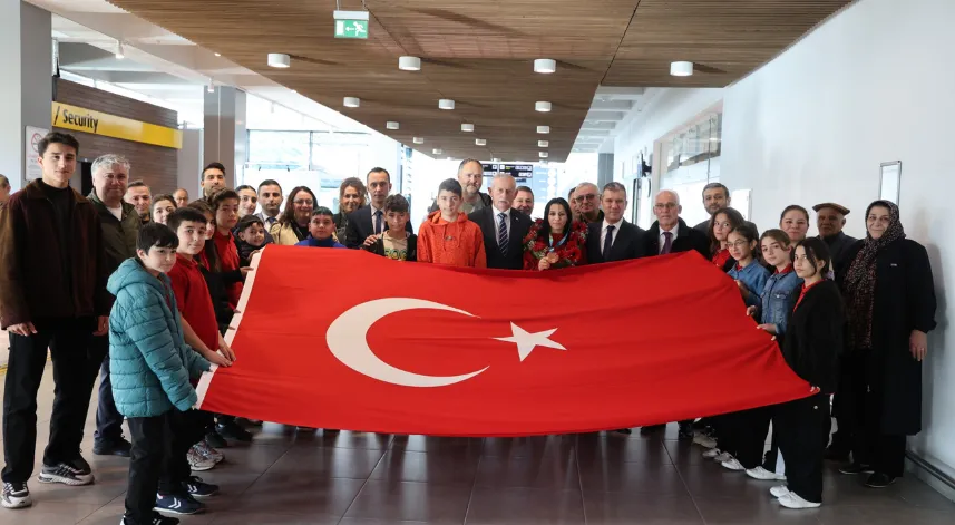 Riyad’da bronz madalya kazanan milli sporcu Berna Tut’ törenle karşılandı