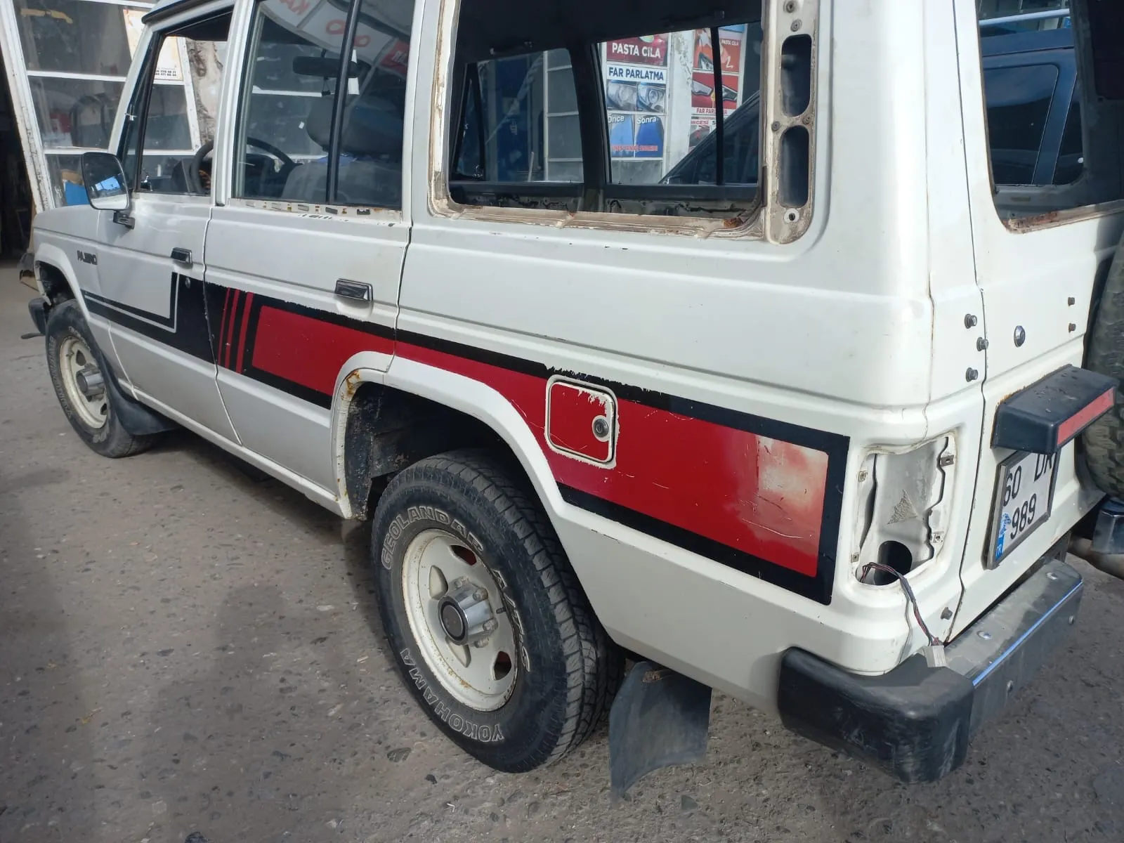 Efsane valinin oğlu 45 yıl sonra babasının makam aracını bulup satın aldı