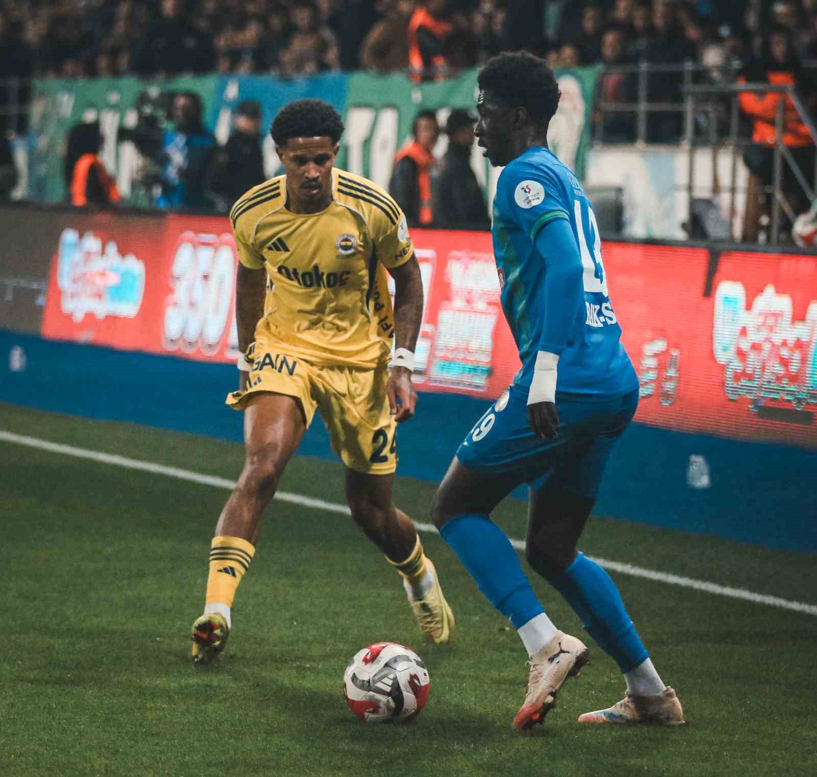 Trendyol Süper Lig: Çaykur Rizespor: 2 - Fenerbahçe: 0 (İlk yarı)