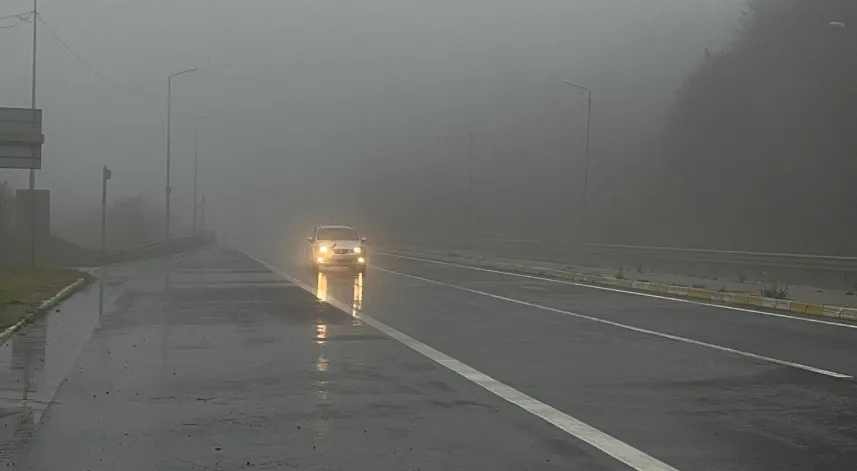 Bolu Dağı'nda sis; görüş mesafesi 25 metreye düştü