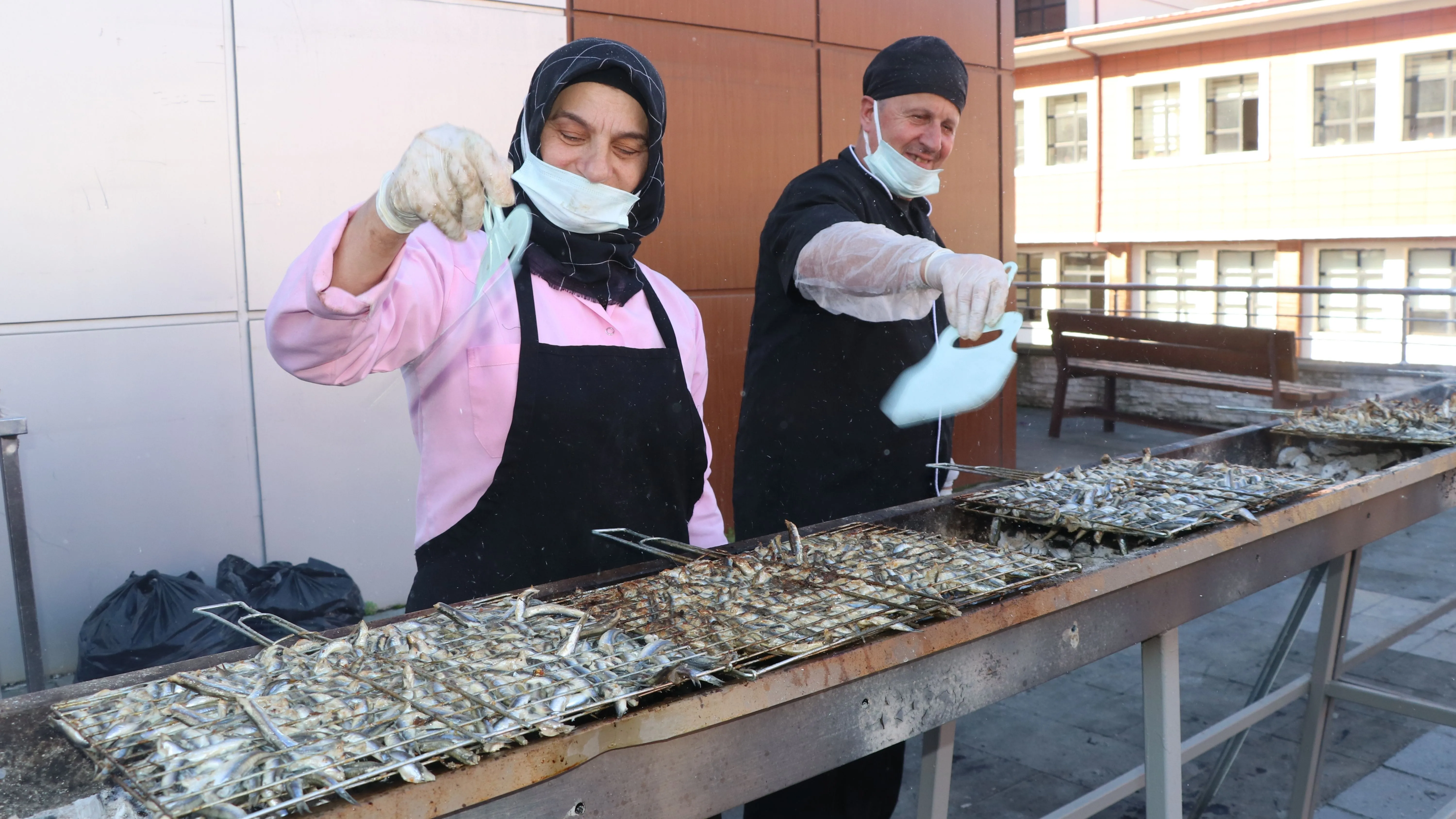 Recep Tayyip Erdoğan Üniversitesinde geleneksel hamsi şenliği düzenlendi