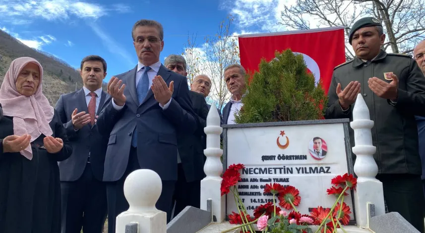 Şehit öğretmen Necmettin Yılmaz, mezarı başında anıldı