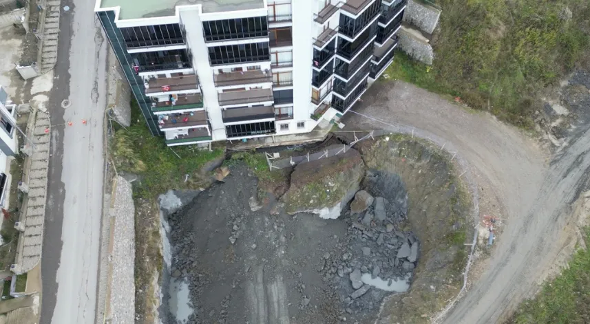 İnşaat alanında toprak kayması: 70 kişi evlerinden tahliye edildi