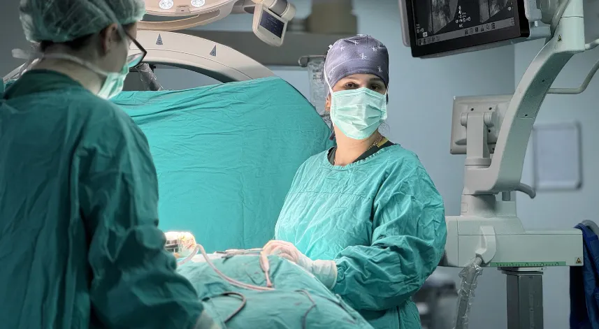 KTÜ Tıp Fakültesinin ilk kadın beyin cerrahı görev başında