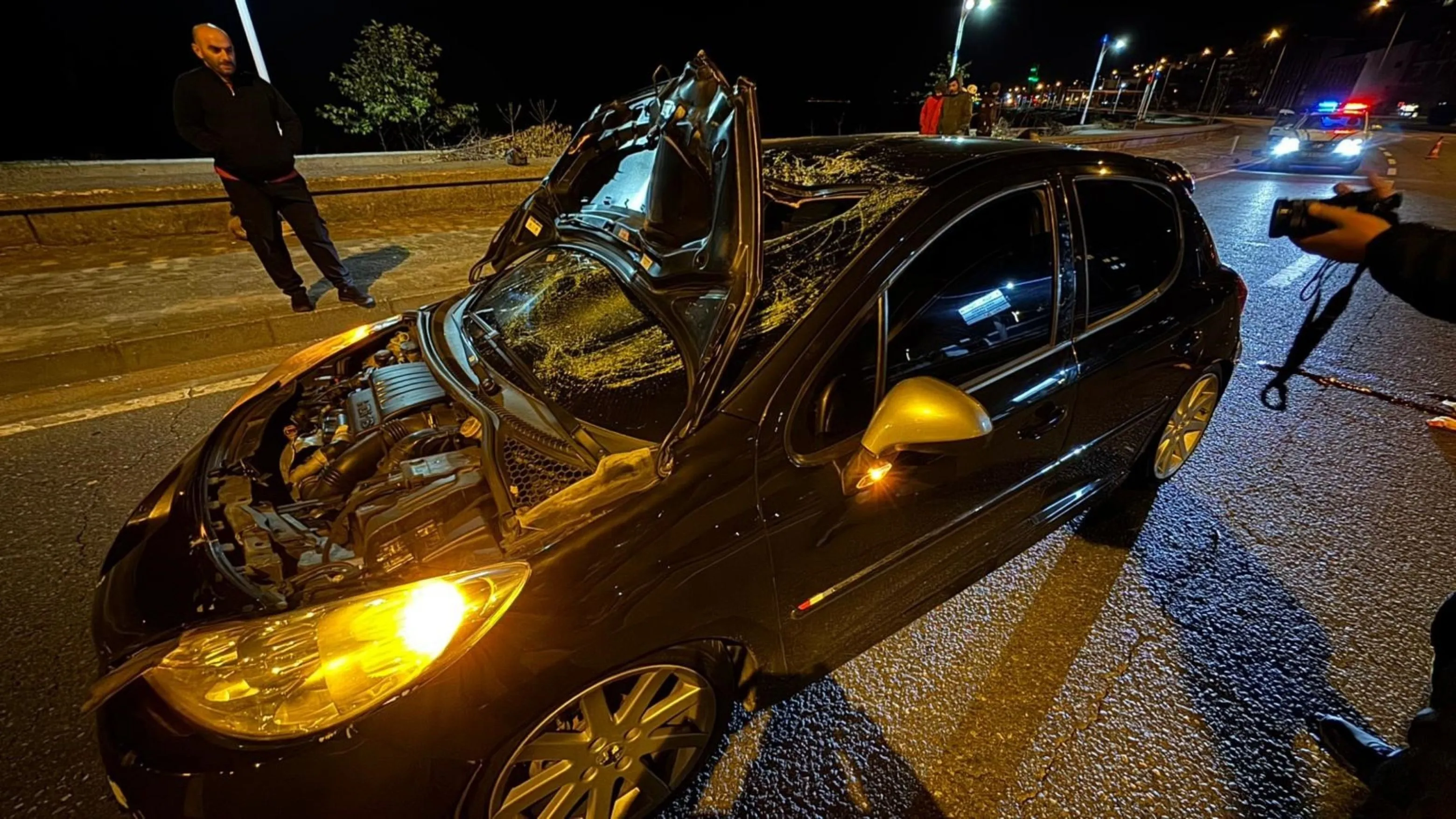 Rize’de karşıya geçmek isterken otomobilin çarptığı genç hayatını kaybetti