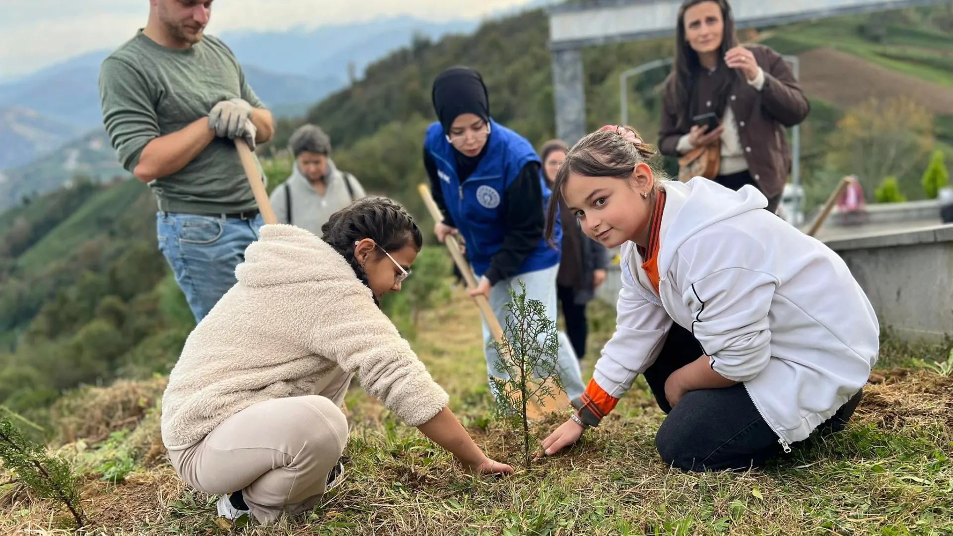 Pazar Sahil Müfrezesi Şehitliği'nde fidan dikimi yapıldı