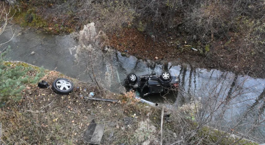 Gümüşhane'de Harşit Çayı'na devrilen otomobildeki bir kişi hayatını kaybetti