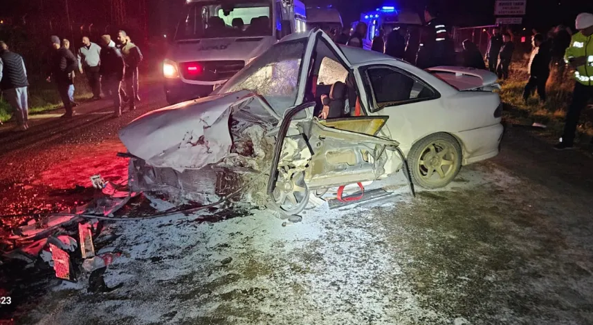 Amasya’da 2 otomobil çarpıştı; 8 yaralı