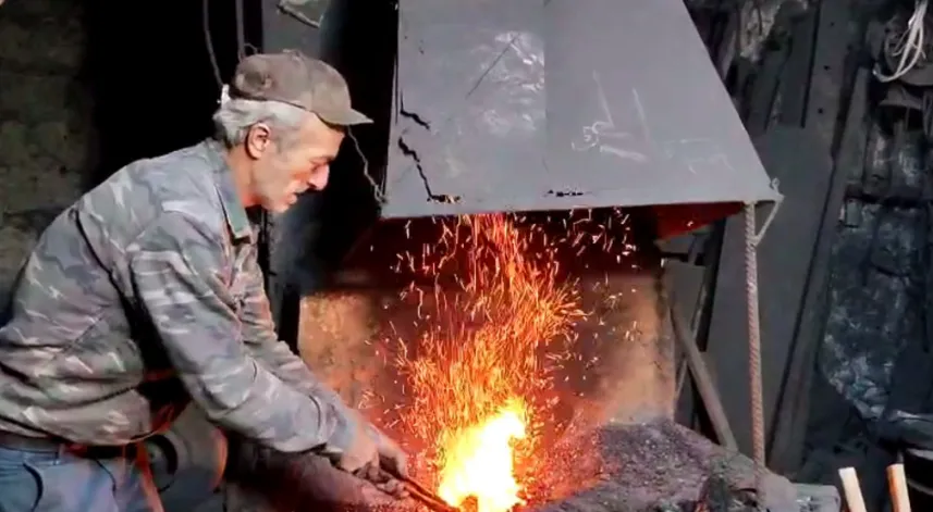 40 yıldır baba mesleği demircilik yapıyor