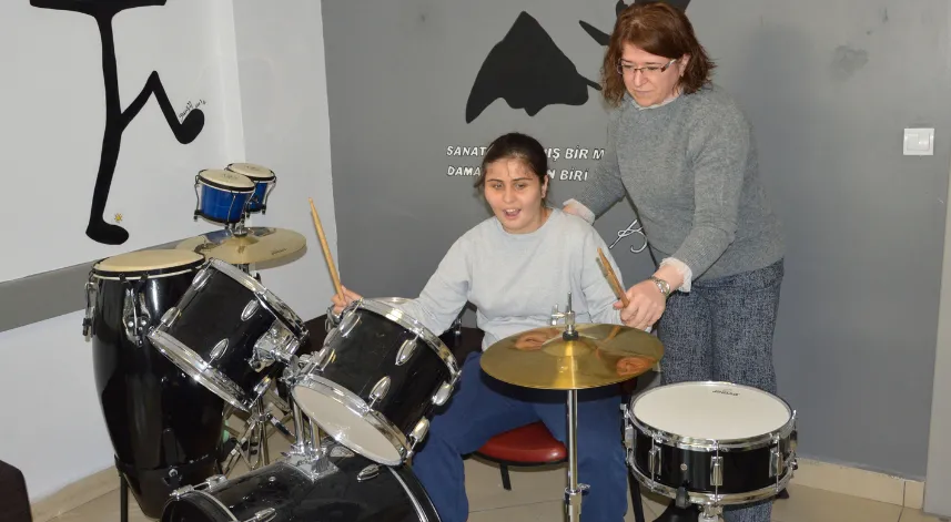 Samsun'da hayırseverin yaptırdığı okul özel öğrencileri hayata hazırlıyor