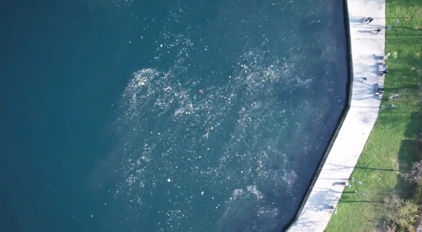 Balat sahilinde olta atan balıkçılar deniz yüzeyinde oluşan kirlilikten şikayetçi