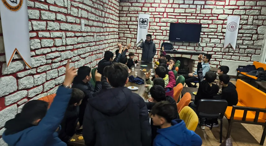 Almus'ta Müftülük öğrencilere yönelik sohbet programı düzenliyor