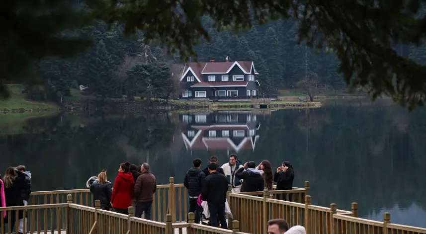 Gölcük Tabiat Parkı’nda kartpostallık manzara