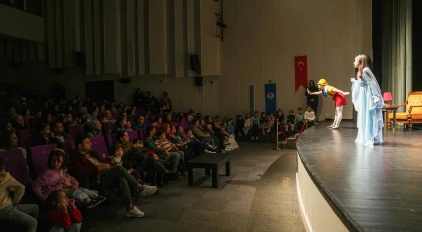 Trabzon'da çocuk tiyatro oyunları ilgi görüyor