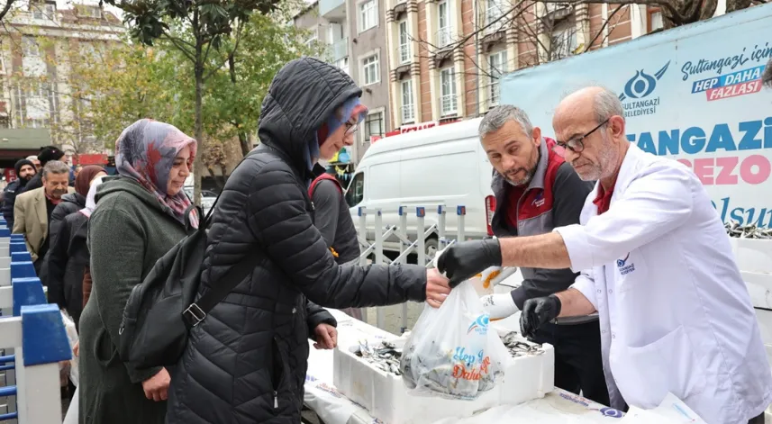 Sultangazi Belediyesi'nden ücretsiz balık dağıtımı
