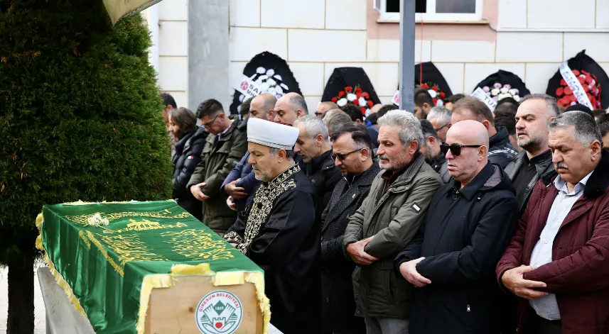 Giresun'daki trafik kazasında ölen dayı ve yeğenin cenazesi defnedildi