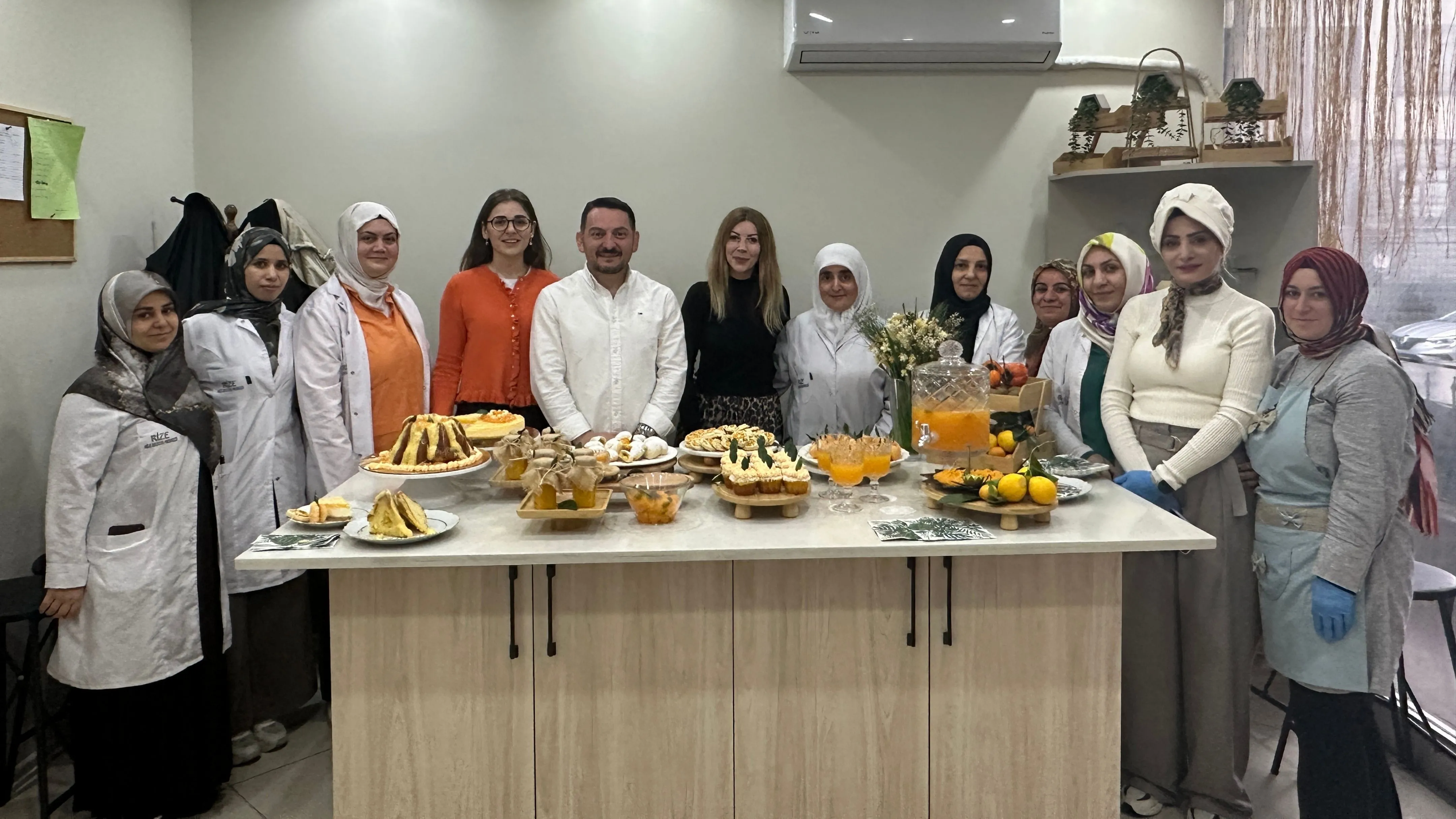 Kadınların ürettiği mandalinalı lezzetler büyük beğeni topladı