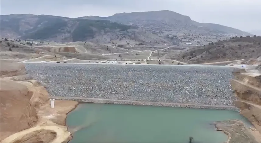 Gümüşhane'deki Ünlüpınar Barajı ile Bayburt'taki Yelpınar Göleti'nde su tutulmaya başlandı