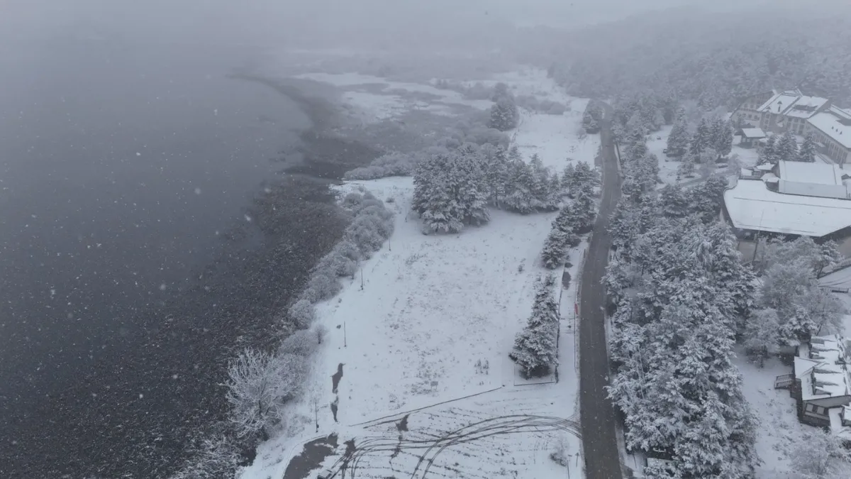 Abant, beyaz örtüyle kaplandı