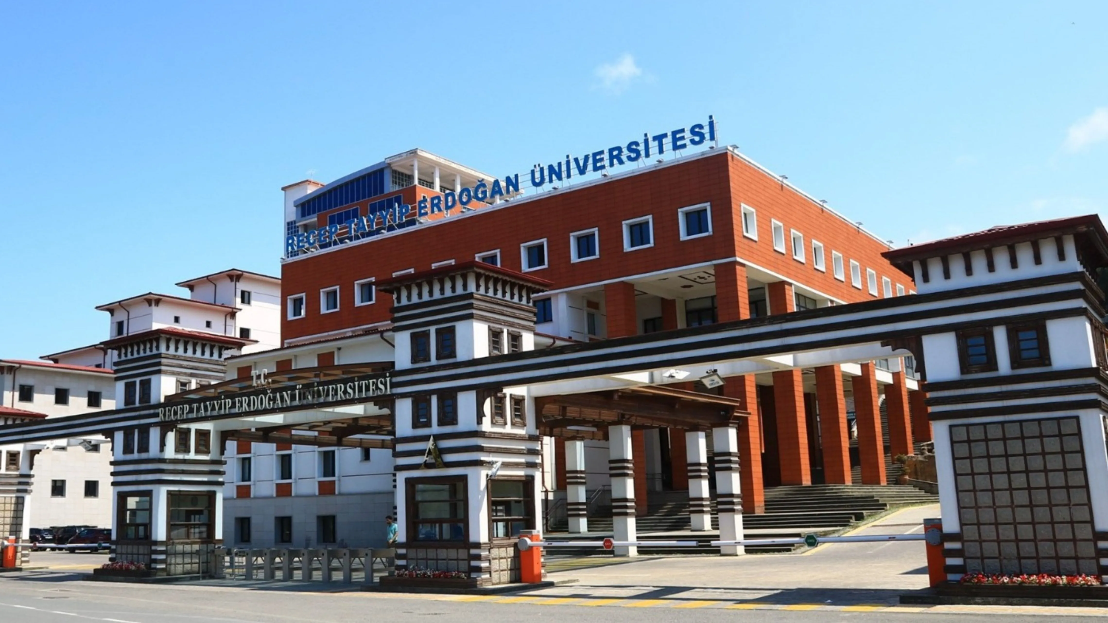 RTEÜ'yü tercih edecek doktora öğrencilerine burs imkanı