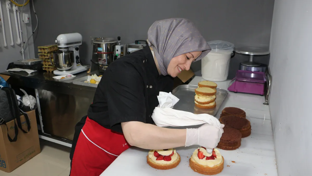 Kursa gidip, çocukluk hayali pastacılığa başladı