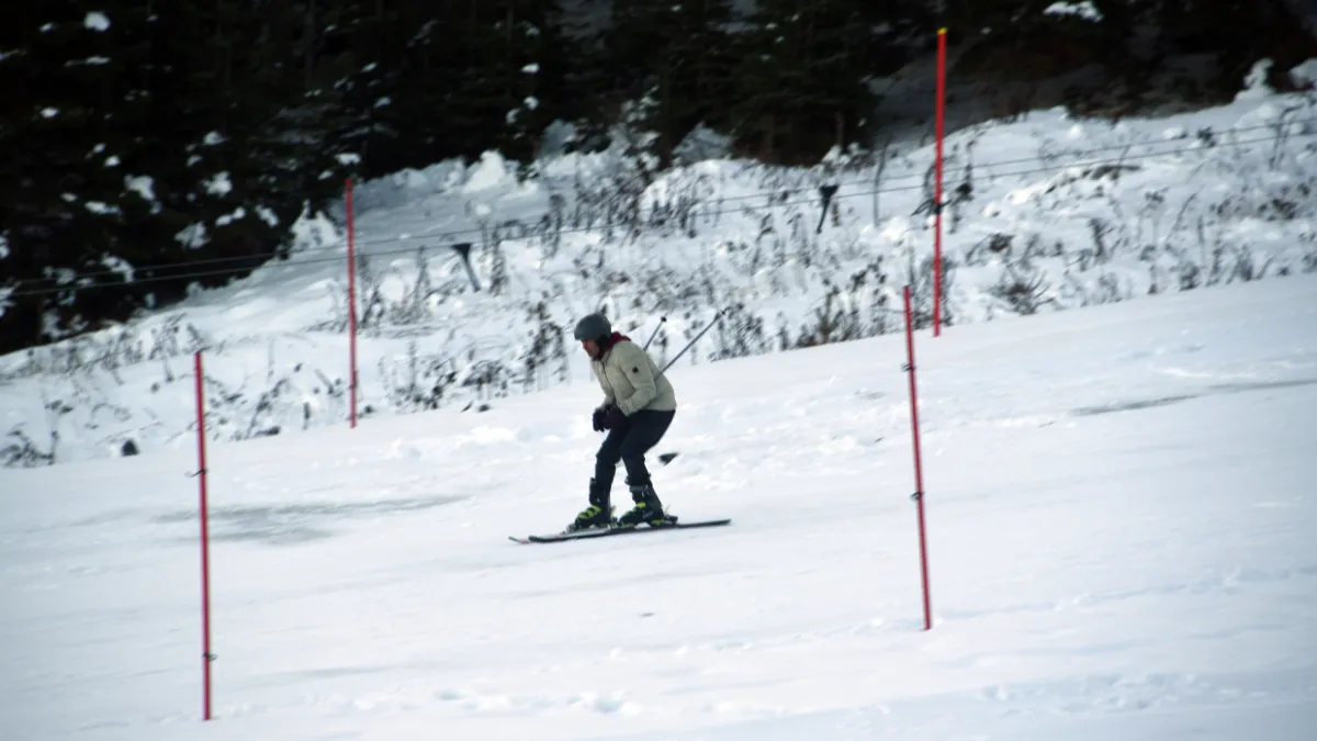 Ilgaz Dağı Kayak Merkezi'nde kızakla kaymak isteyenler sezonu açtı