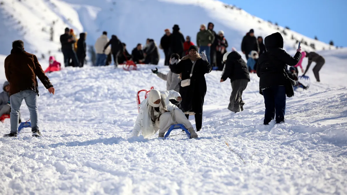 Gümüşhane - Zigana’da horonlu-halaylı kar sevinci 