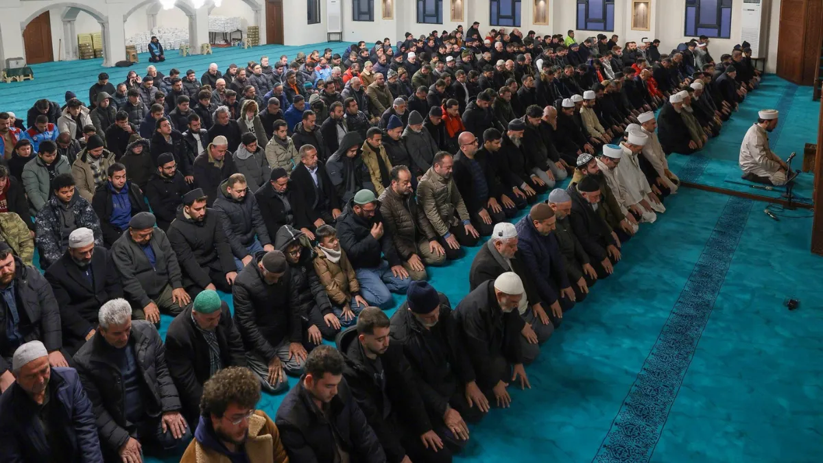 Erzincan’da Üç Aylar başlangıcında Terzibaba Külliyesi’nde sabah namazı