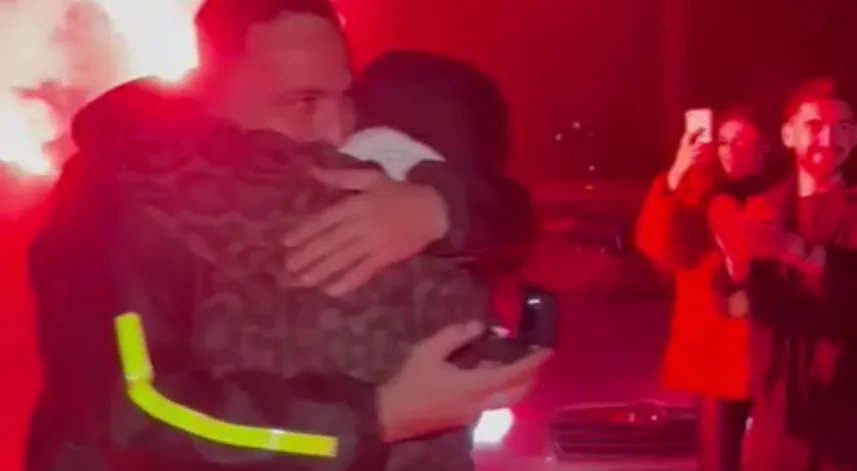 ‘Kaza yaptım’ diyerek çağırdığı sevgilisine evlilik teklif etti