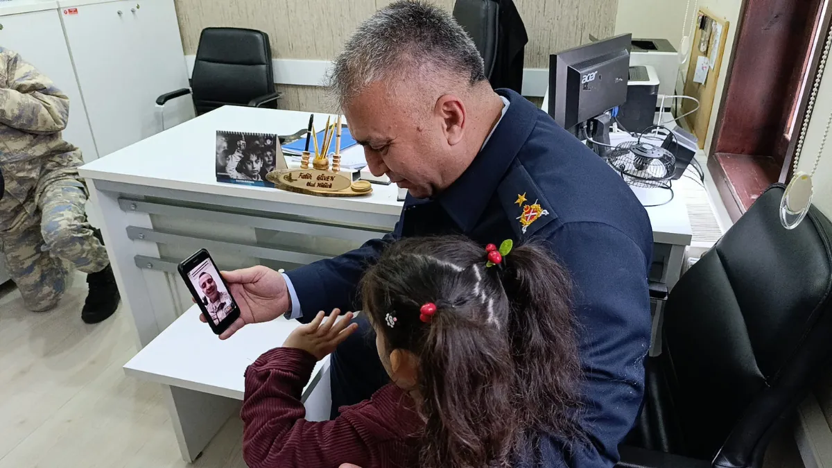 Asker babasını özleyen Asel'e, Tuğgeneral Serin'den sürpriz