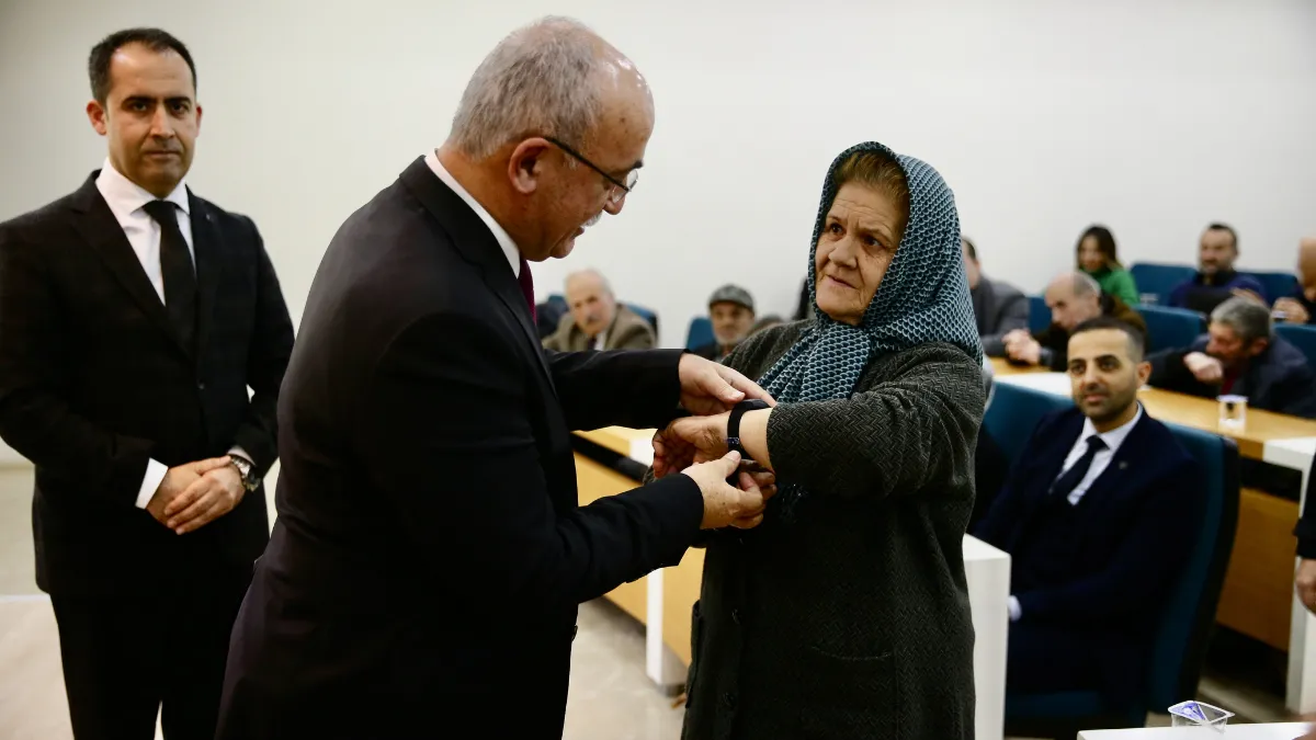 Giresun'da 100 yaşlının sağlık durumu akıllı bilekliklerle izlenecek