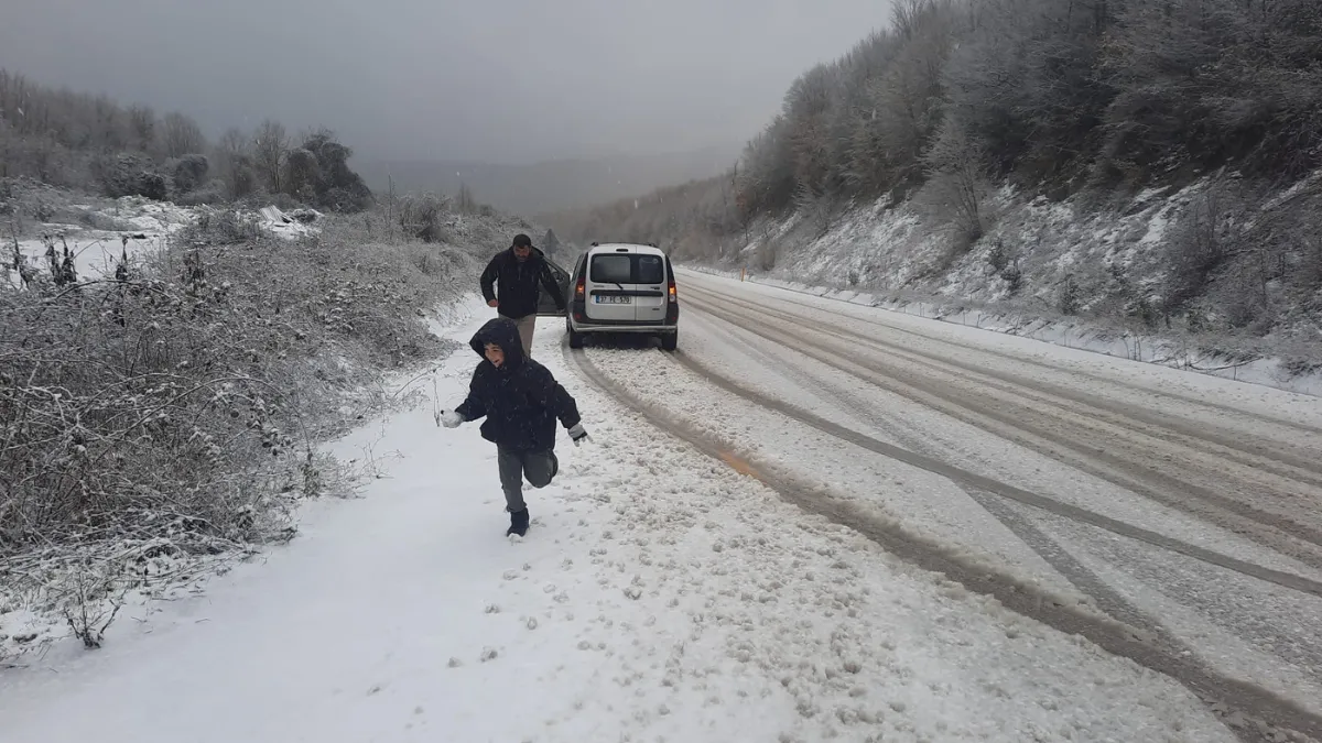 Kastamonu'da kar yağışı nedeniyle 202 köy yolu kapandı