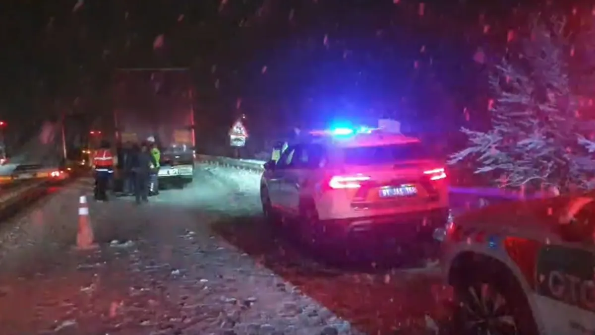 Bolu Dağı Tüneli çıkışında 6 aracın karıştığı zincirleme kaza kamerada