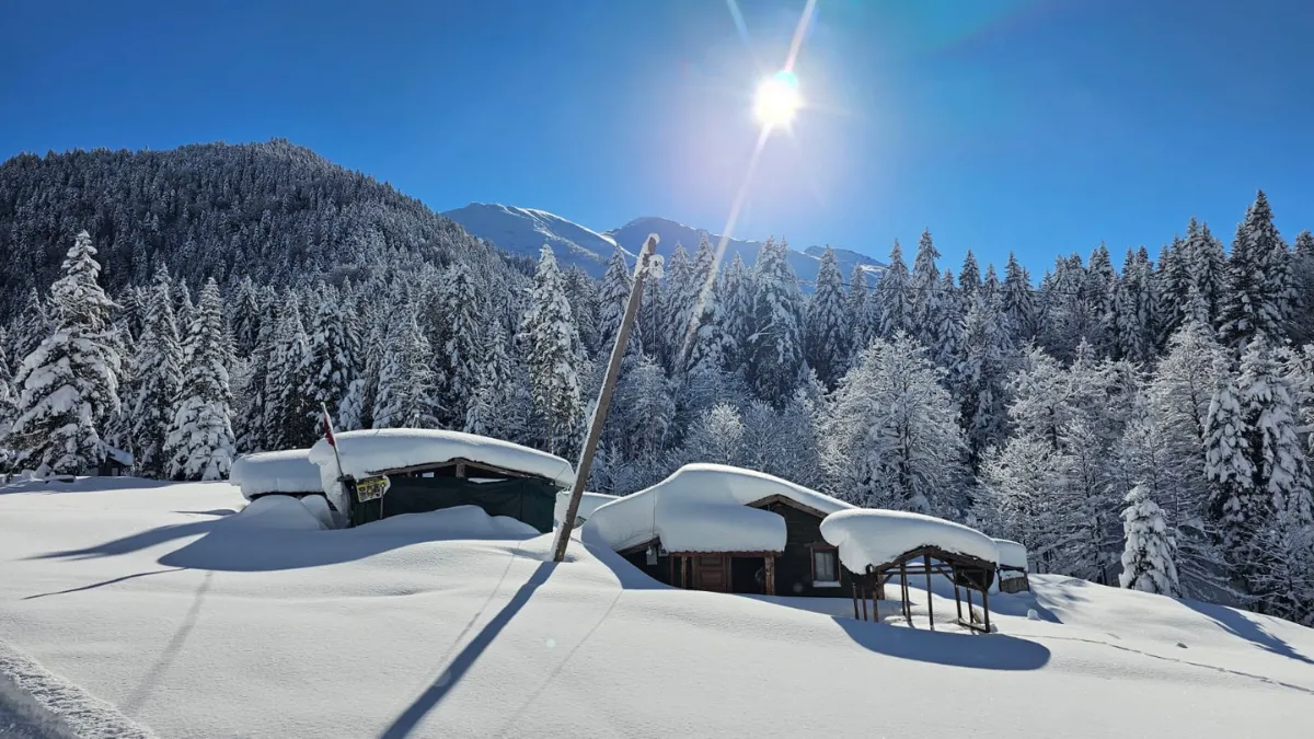 Kaçkar Dağları ve Yaylalar Beyaza Büründü