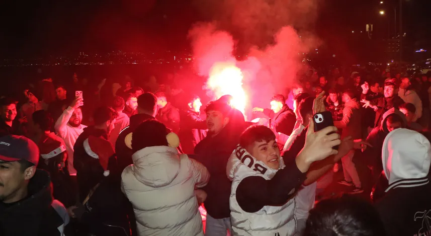 Samsun’da yılbaşı kutlamaları, vatandaşlar 2026’ya coşkuyla girdi