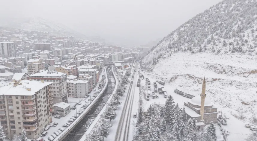 Gümüşhane’de 102 köy yolu kardan kapandı