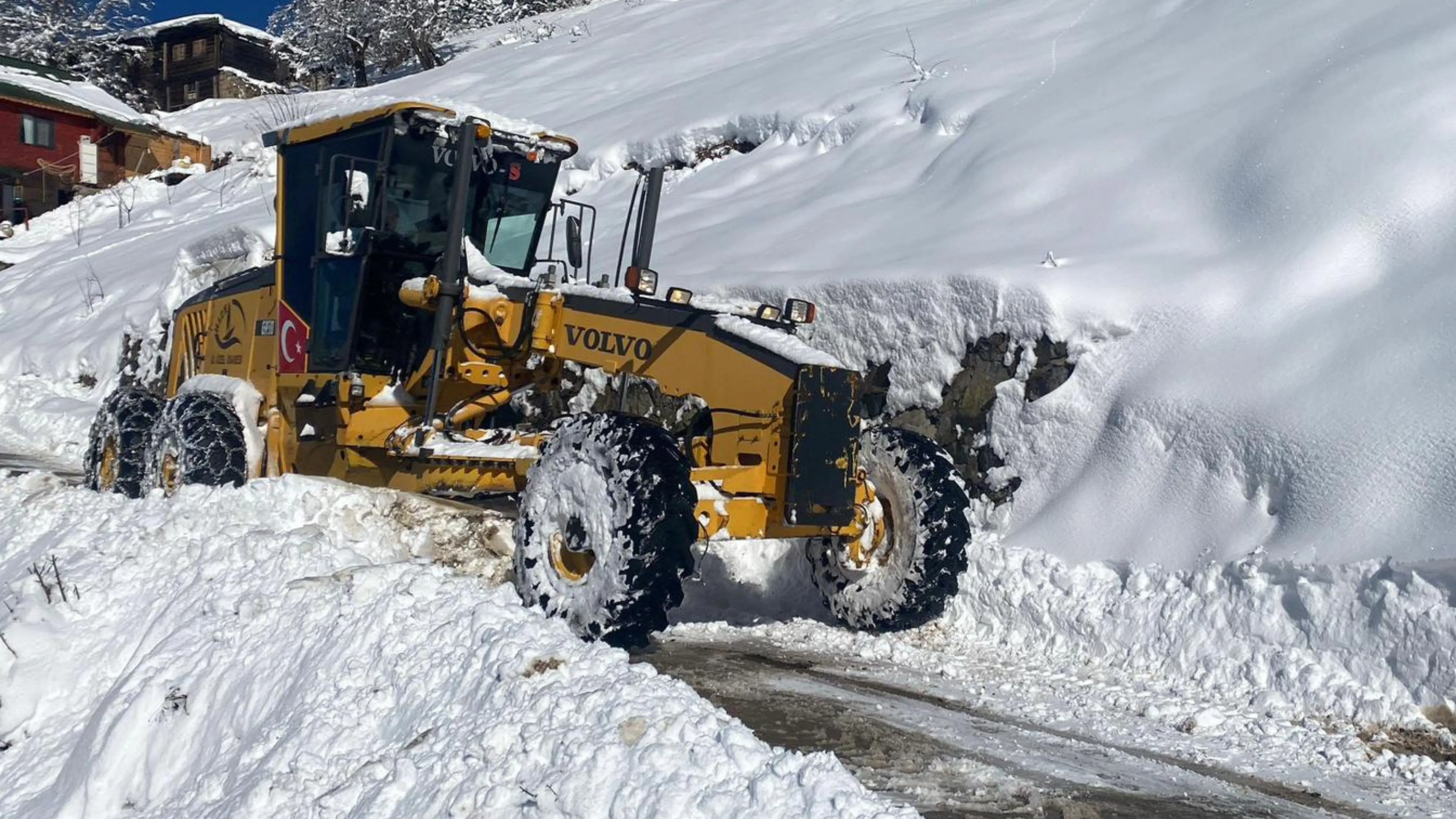 Rize’de 79 köy yolu ulaşıma açıldı, çalışmalar sürüyor
