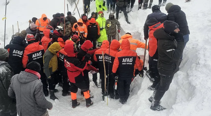 Artvin'de çığ altında kalan çobanı arama çalışmalarında 4'üncü gün