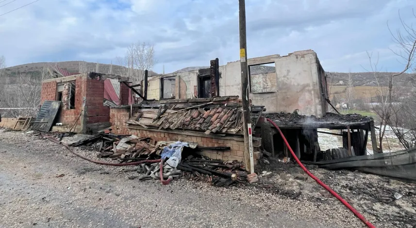 Evde çıkan yangında kayınvalide ile gelini öldü