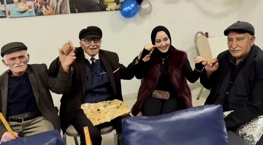 Artvin’de yaşlılara vefa gecesi yürekleri ısıttı