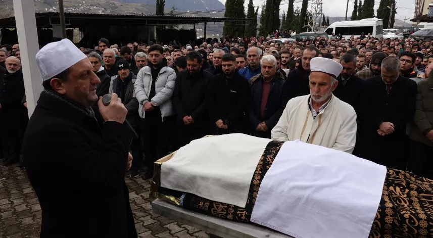 Saç ekimi sırasında fenalaşıp ölen güvenlik görevlisi; ayda bir doktora gidiyormuş
