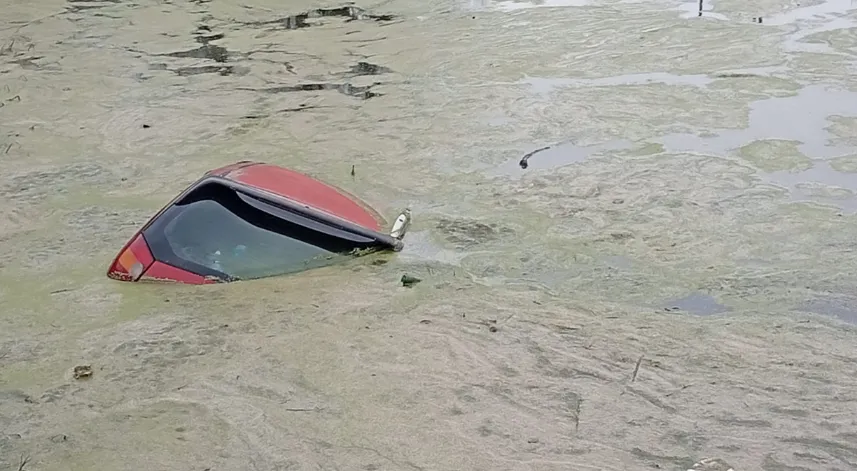 Samsun'da otomobilin sulama göletine devrilmesi sonucu 2 kişi yaralandı