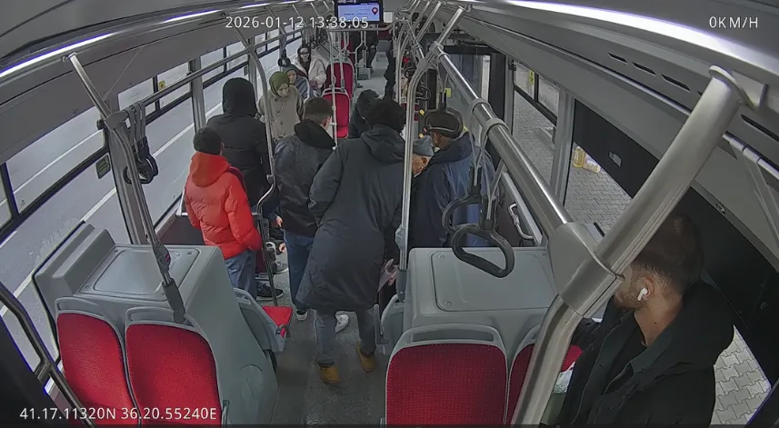 Samsun’da halk otobüsü şoförü, fenalaşan yolcuyu hastaneye yetiştirdi