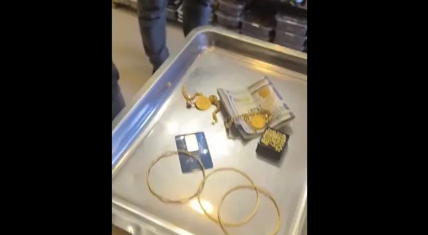 Araklı’da duyarlı davranış: Altın ve para dolu çanta sahibine teslim edildi