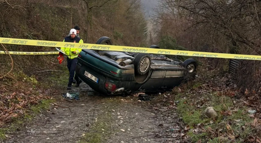 Devrilen otomobilin sürücüsü öldü