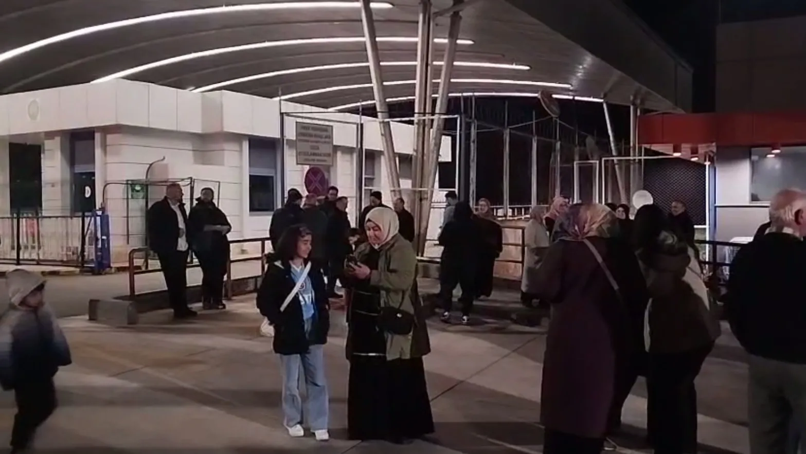 Depremin ardından Trabzon’da vatandaşlar sokağa çıktı