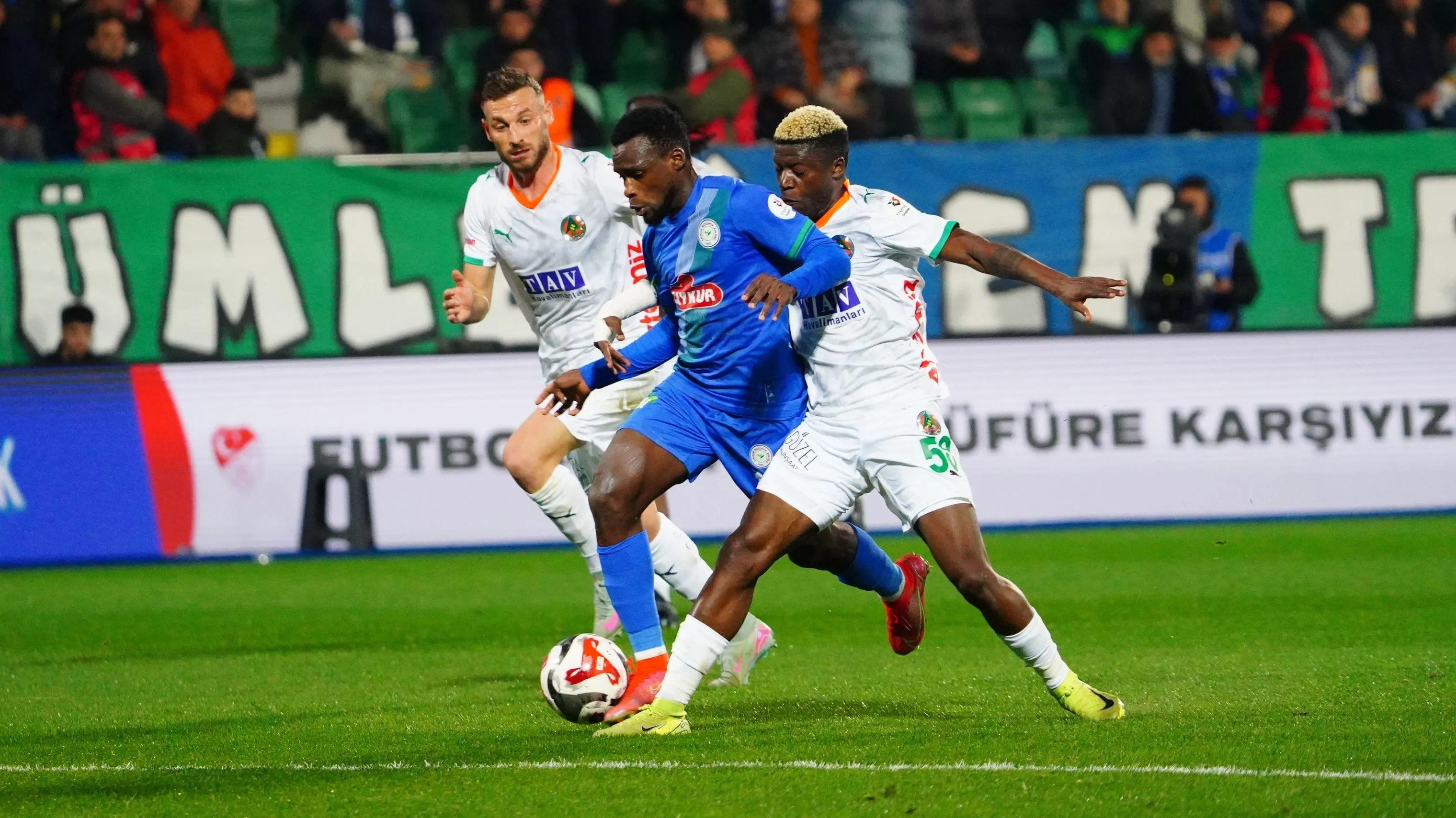 Çaykur Rizespor’a PFDK engeli: Kulüp, başkan, yönetici ve futbolcu disipline sevk edildi